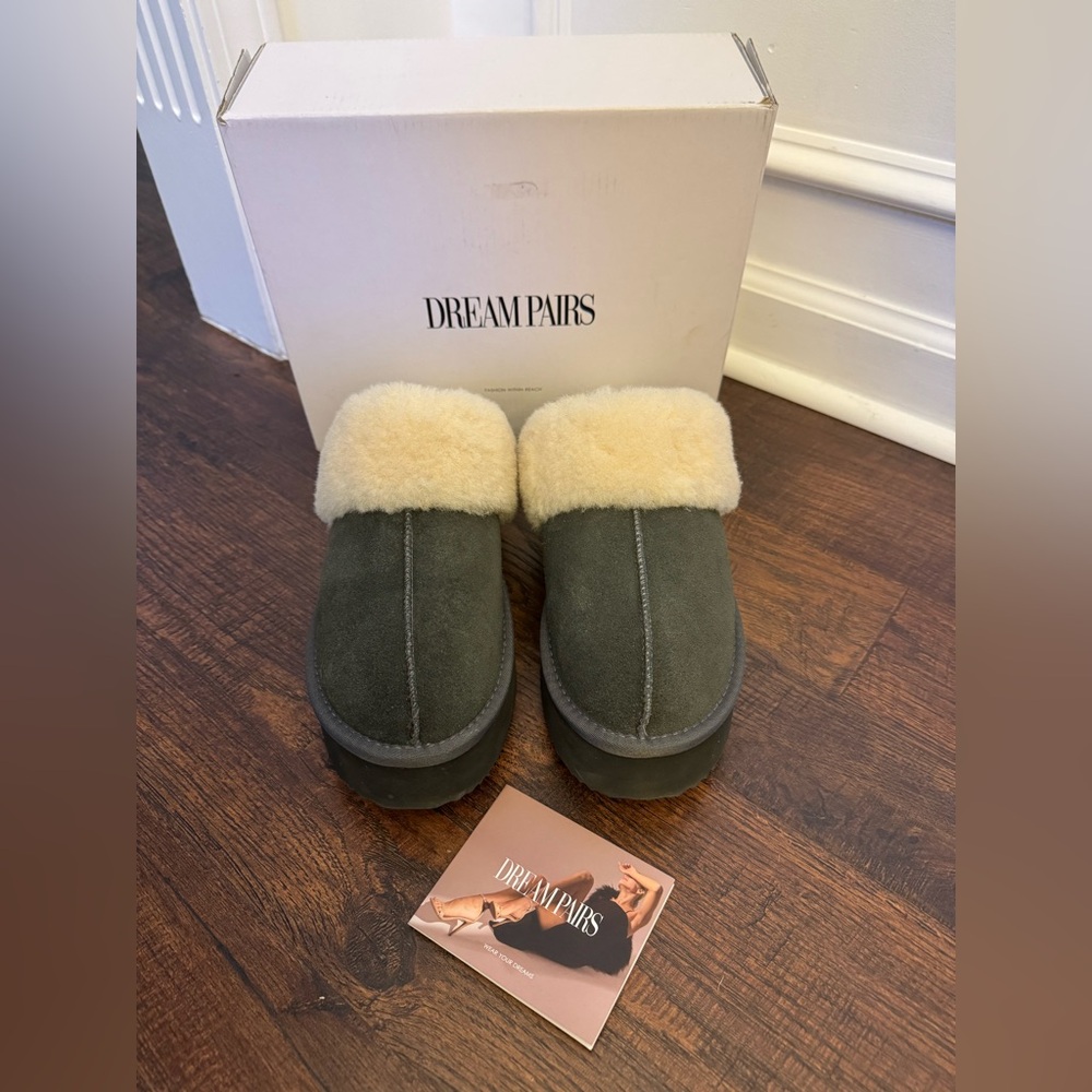 Dream Pairs Fuzzy Shoes, Womens Size 9, Gently Worn